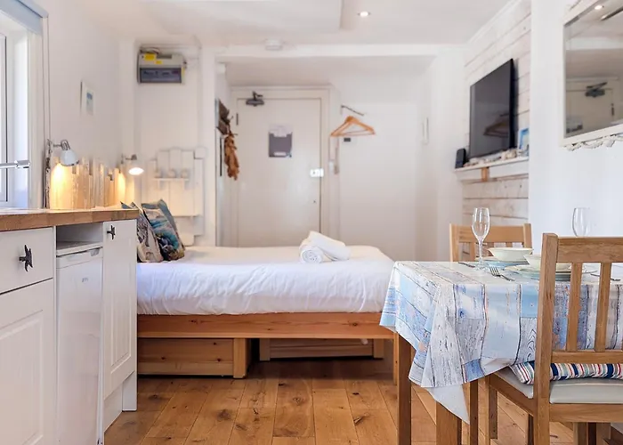 Brunswick Garden Studio - Patio - By Brighton Holiday Lets
