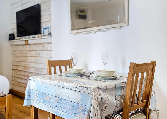 Brunswick Garden Studio - Patio - By Brighton Holiday Lets
